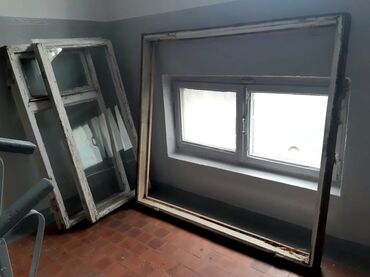 шаурма доставка бесплатно: Окно отдаем даром Дерево Не сгнившее, краска местами сошла, стекла