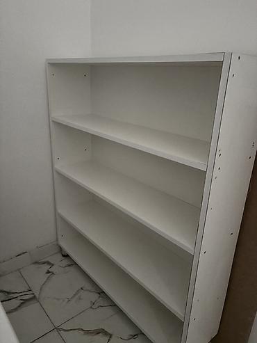 Ağ rəngli çoxməqsədli rəf sistemi - Dizayn: Minimalist, düz xətli