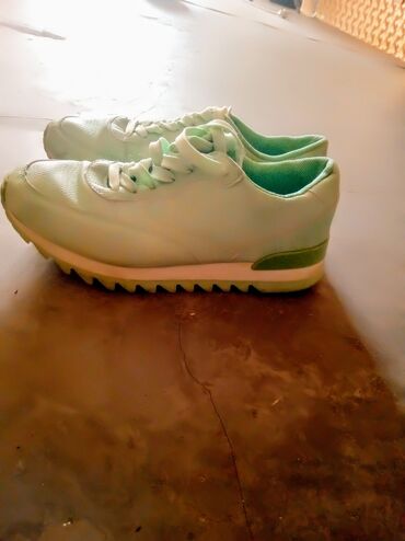 Trainers: 37, color - Green