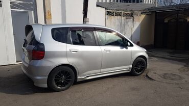 fit korobka: Honda Fit: 2001 г., 1.3 л, Автомат, Бензин