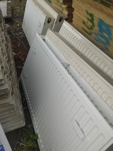 radyatrlar: Radiator 1metrlik hundurluk 50sm 5 eded var bir ədədi 60m unvan Babək