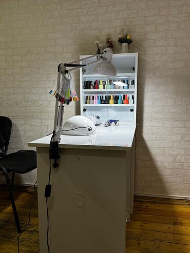 Salon masaları: Yeni, Manikür üçün masa, Güzgülü