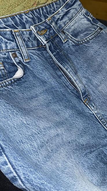 cins walvar: Mavi “mom fit” üslubunda cins şalvar - Klassik açıq-tünd mavi yuma — 3