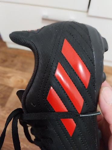 Kopačke: Fudbalske kopačke Adidas – crne sa crvenim prugama - Model sa — 4