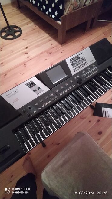 yamaha psr 740: Roland va 7 disk zip. Çele alətdi. 690 eded ritmi var. Ciddi şəxslər