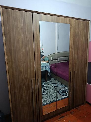 qoz: Dörd qapılı, güzgülü paltar dolabı - Material: ağac teksturalı — 1