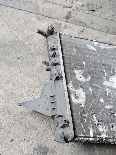 Радиаторы: Радиатор охлаждения двигателя Renault Twingo 1.2, 2003г.в. Оригинал — 9