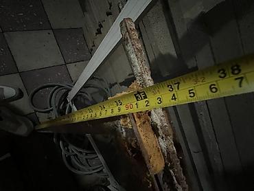2ci el qapi: Metall giriş qapısı 
Islenmisdir Normal Qapidir 
En 90 
Hun 2.05 — 2