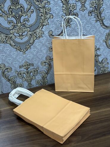 Yeni il oyuncaqları və bəzəkləri: Yeni il qutulari, Qiymet 1-2 azn civarindadi hamisini goturene endirim — 10