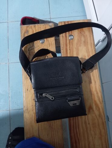 Çiyin çantası, Emporio Armani, Yeni