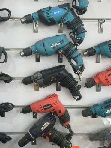 işlenmiş drel: Elektrikli qazma aləti müxtəlif materiallarda deşiklər açmaq üçün