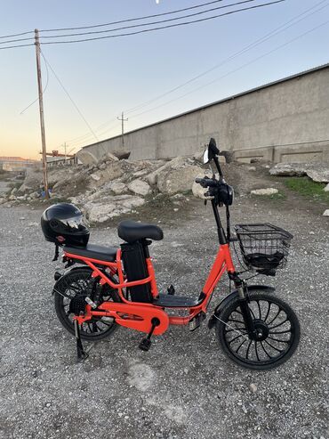 Mopedlər,skuterlər: Mühərrikin gücü - 500w Sürət- 50 km/s Üç sürətli mövqe və kruiz
