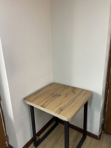столик в стиле лофт: Школьный Стол, цвет - Бежевый, Новый