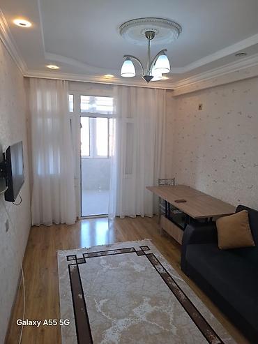 Kirayə otaqlar: 1 otaqlı mənzil – zal/yaşayış otağı Xüsusiyyətlər: - İşıqlı, yığcam — 3