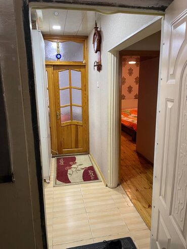 Köhnə tikili: Bakı, 3 otaqlı, Köhnə tikili, m. Xalqlar Dostluğu, 70 kv. m — 2