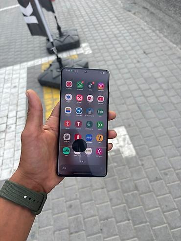 samsung 26: Samsung Galaxy S21 Ultra 5G, 128 GB, rəng - Qara, Simsiz şarj — 2