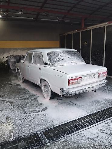 VAZ (LADA): VAZ 2107 sedan – ağ rəng, arxa ötürmə, 4 qapılı klassik gövdə. Nömrə — 3