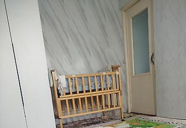 детский койноктор: Детская кроватка из натурального дерева. Компактная модель с — 1
