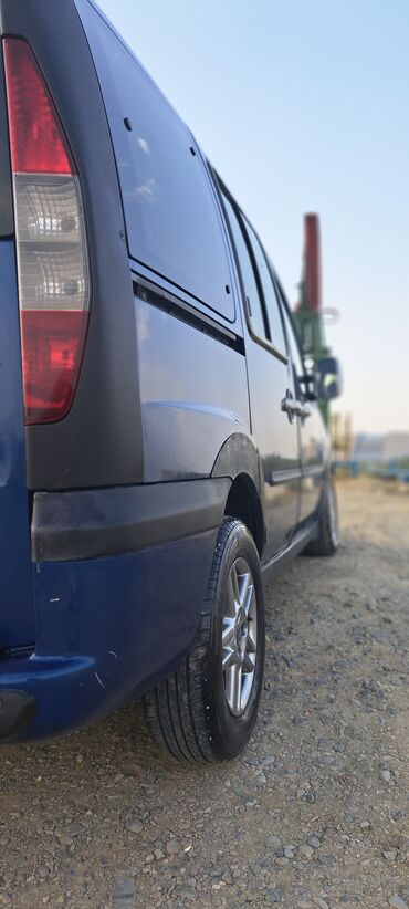 Fiat: Fiat Doblo: 1.6 l | 2002 il 2500000 km Van/Minivan — 12