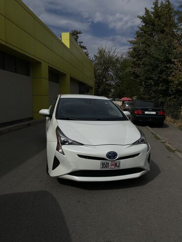 гибрид фит: Toyota Prius: 1.8 л | 2017 г. | Седан