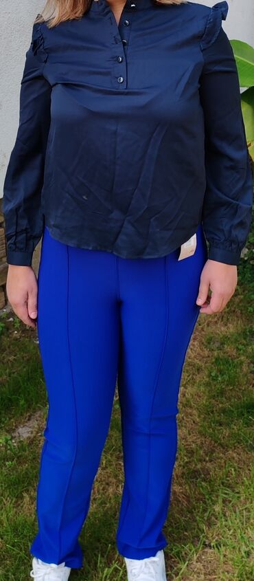 Pantalone: Ženske pantalone u jarko plavoj (kraljevsko plavoj) boji. - Model — 2