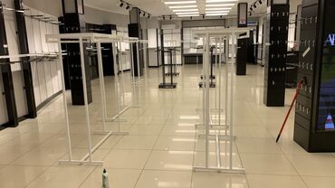 Кронштейны, стойки: Кронштейны Стеллажи Стойки Вешала Столы ресепшен Раскладочные — 12