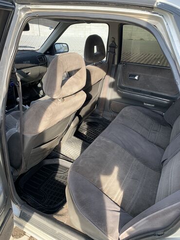 Mazda: Mazda 626: 1988 г., 2 л, Механика, Бензин, Седан — 11