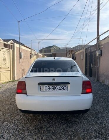 Volkswagen: Volkswagen Passat: 1.8 l | 1997 il Sedan — 12