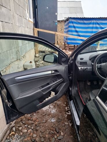 Opel: Opel Astra: 2010 г., 1.6 л, Механика, Бензин, Седан — 7