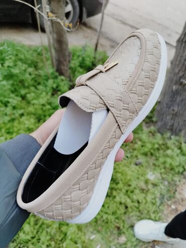 Ayaqqabılar: Seriya və tək tək satış. Ödənişli Ünvana çatdırılma var. Obtavoy — 29