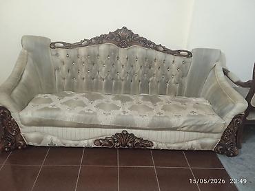 Klassik üslubda 3 nəfərlik divan - Material: Yumşaq parça üzlük
