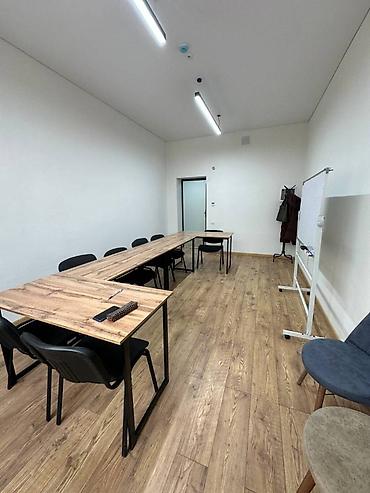 аудитория: Кабинет Для тренингов В бизнес центре, 21 м², Промежуточный этаж, Долгосрочно, Почасово, С оборудованием — 1