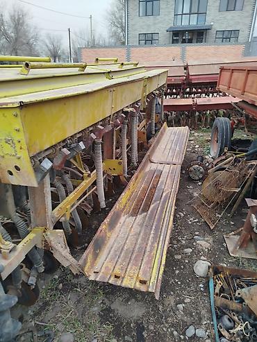 Зерновые сеялки: Зерновая сеялка прицепная жёлтый 250тыс. красный 250тыс Описание: - — 7