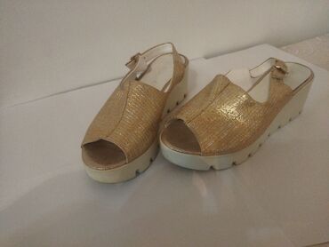 Женская обувь: La Binario 40р. маломерка. Торг уместен