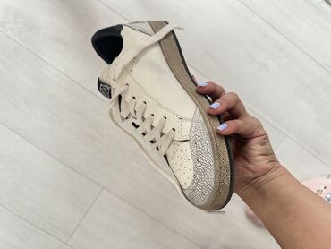 сколько стоит лыжный костюм: Golden goose размер 37, носили 2 раза, не подошел размер