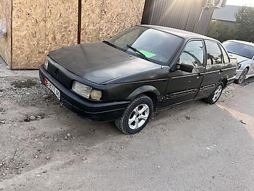 Унаа: Volkswagen Passat: 1990 г., 1.8 л, Кол менен иштөөчү, Бензин, Седан — 1