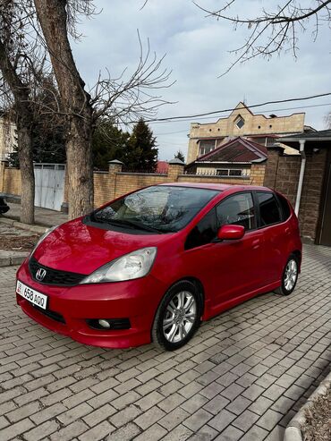 Honda: Honda Fit: 2013 г., 1.5 л, Вариатор, Бензин, Хэтчбэк