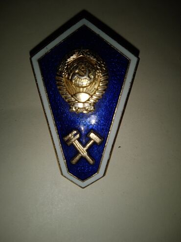 Другие предметы коллекционирования: Продам значок об окончании политехнического института СССР