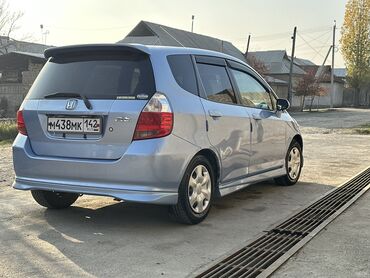 машина фит ош: Honda Fit: 2002 г., 1.5 л, Автомат, Бензин, Универсал