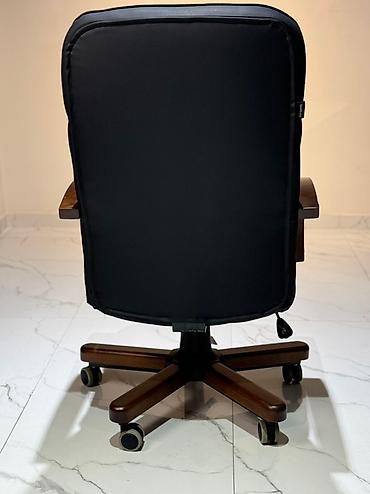 Офисные кресла: Офисное кресло, Б/у, С колесиками, цвет - Черный, Кожа, В рассрочку, Платная доставка — 5