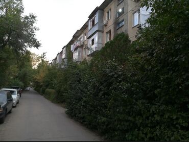 жашаганга квартира керек: 2 комнаты, 44 м², 104 серия, 1 этаж, Старый ремонт