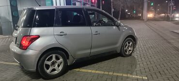 Toyota: Toyota ist: 2002 г., 1.3 л, Автомат, Бензин, Хэтчбэк