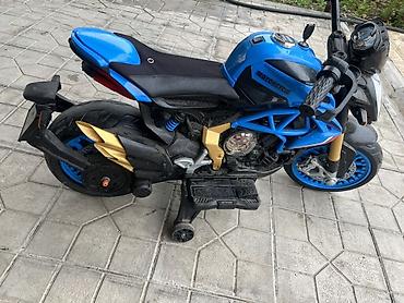 Uşaq dünyası: Uşaq elektrik motosikleti – sport dizaynlı, mavi-qara rəng sxemi — 1