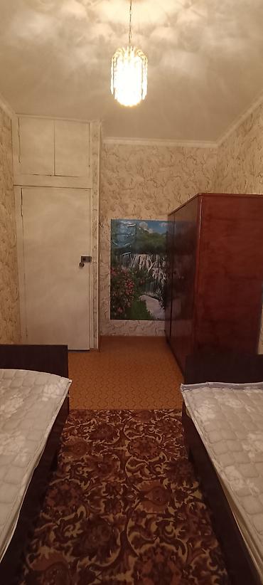 Батирлер: 3 бөлмө, 12-мкр Менчик ээси, Үй-бүлөлүүлөргө, 6 айдан баштап, Толугу менен эмереги бар — 5