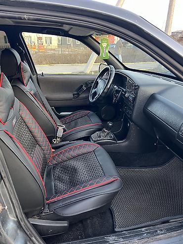 Volkswagen: Volkswagen Passat: 1994 г., 1.8 л, Механика, Газ, Седан — 7