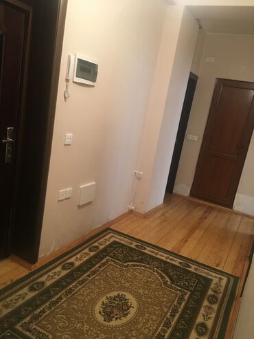 yeni guneslide 4 otaqlı evler: Xırdalan seh., icra hakimiyyetinin yaninda yola yaxin 1 nömrəli