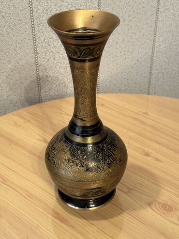 декоративная ваза: Ваза, Индия, латунь. Ручная работа. Антиквариат.
25,5 * 12 см