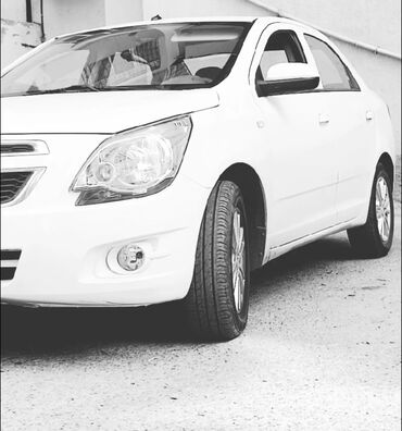 турбо аз азербайджан продажа авто: Ağ rəngli sedan avtomobil - Kuzov: 4 qapılı sedan, zərif və geniş