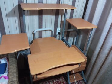 колесики для мебели: Компьютерный Стол, цвет - Бежевый, Б/у