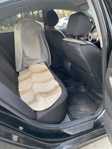 Hyundai: Hyundai Sonata: 2 l | 2010 il Sedan — 7